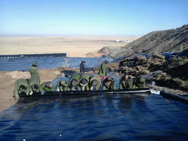 土木復合膜施工現場(chǎng)