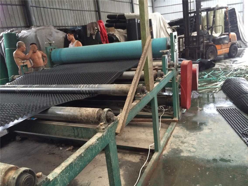 排水板生產(chǎn)設備07